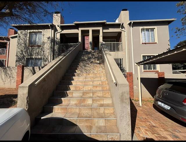 2 BEDROOM TOWNHOUSE FOR SALE IN FLORIDA GLEN